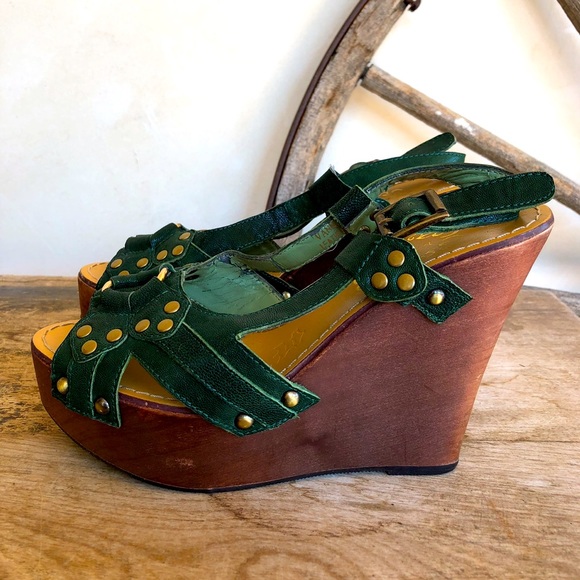 N.Y.L.A. Hunter Green Leather Wood Platform Open Toe Gold Metal O-Ring Studs 7.5 - Picture 2 of 12